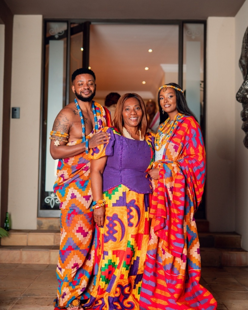 Wedding photography by La'familia Production House